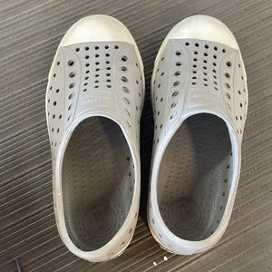 Used native shoe size C12